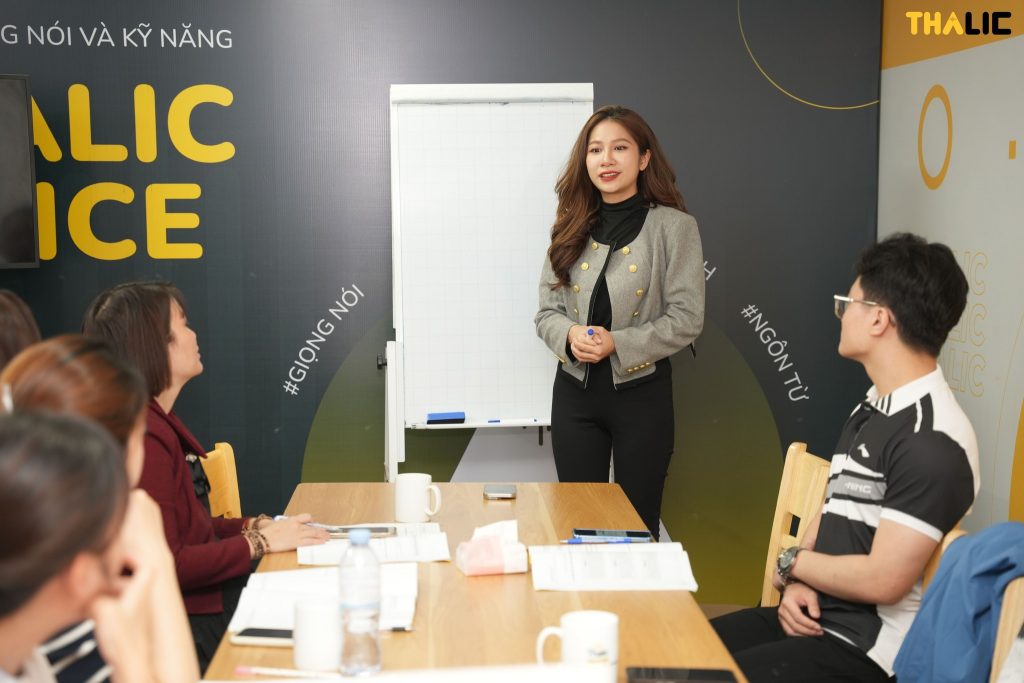Giao tiếp với người lạ
